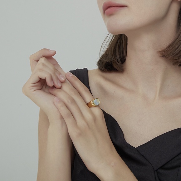 Gold Plated Squared White Seashell Signet Ring - Picture 8 of 12